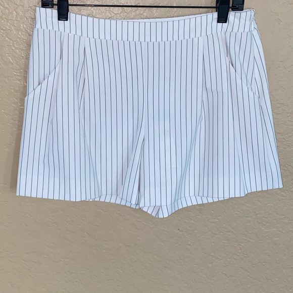 New BCBGMaxAzria matching pinstripe blazer and shorts set - Picture 9 of 13